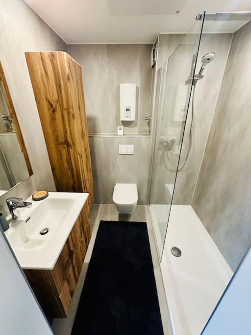 Rheinnest , Neue Und Gemuetliche Wohnung Dormagen Bagian luar foto